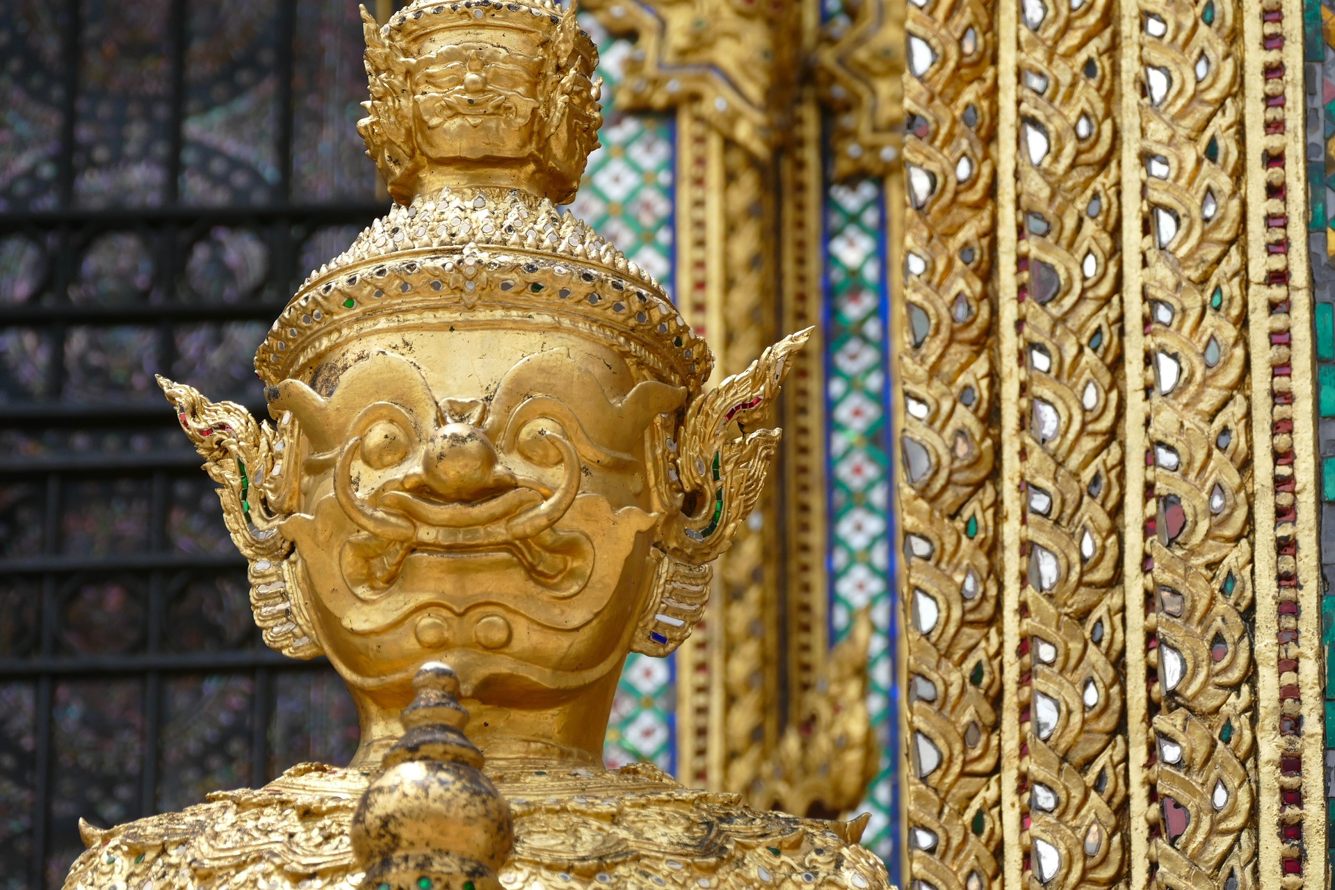 BANGKOK - Gran Palacio y templo del Buda de Esmeralda: medio día, diario
